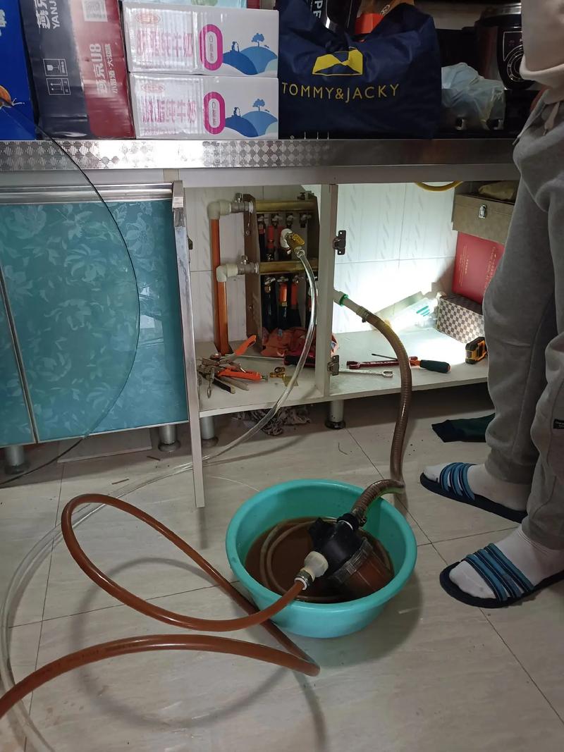 温暖的家，清洁的地暖管道